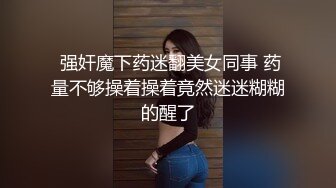 家庭摄像头偷窥，颜值还不错的良妻，大厅和女儿看电视，原来女人是这样穿奶罩的！