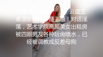 妩媚的一骚逼，穿上黑丝，发情在那儿自慰，叫得让人受不了