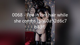 0068 - Pee in her hair while she combs (ph60a92d6c7b83f)