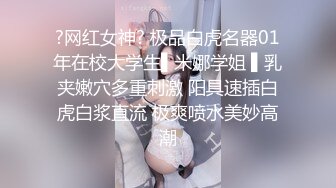 纯情带着骚气的妹子玩自拍